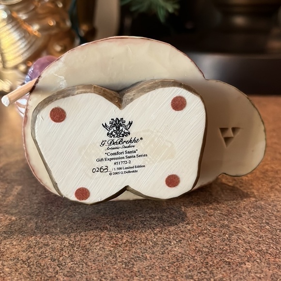 G Debrekht Comfort Santa figurine Hand carved and hand painted - Picture 6 of 7